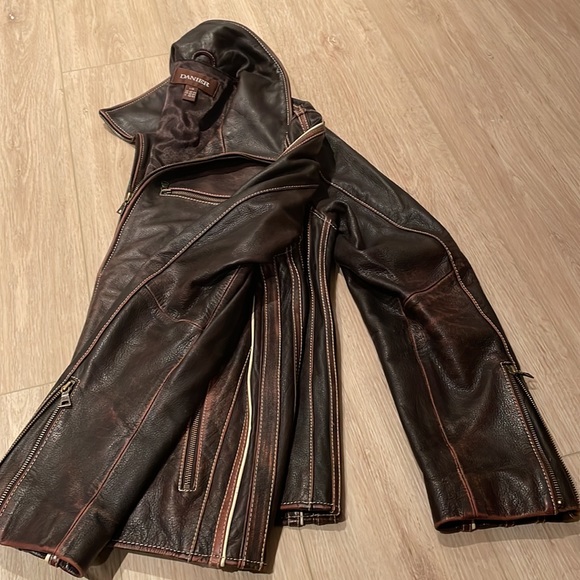 Danier Leather jacket. - Picture 4 of 8